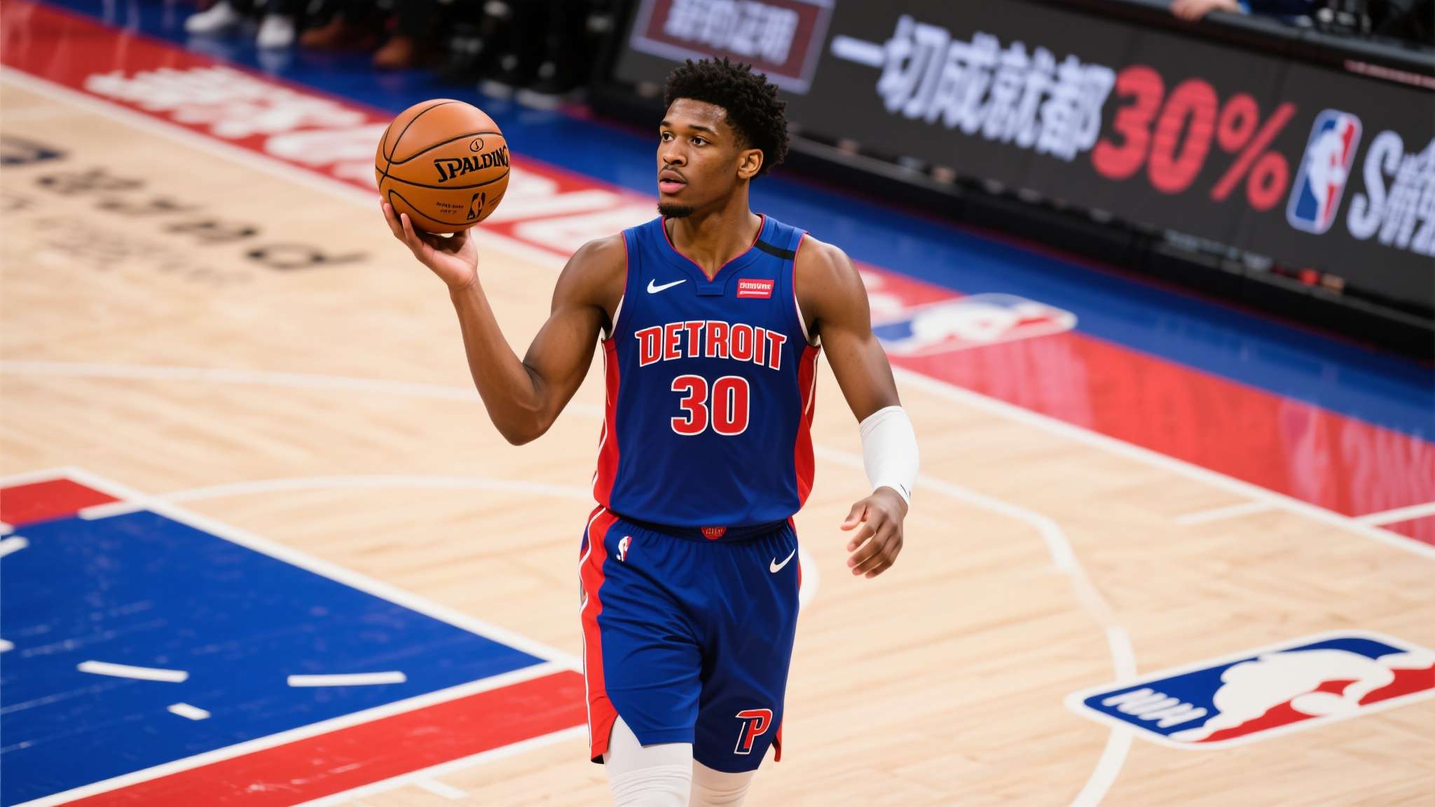 在NBA赛场上&nbsp;每一次高光时刻背后都隐藏着无数日复一日的汗水和执着&nbsp;对于活塞队新